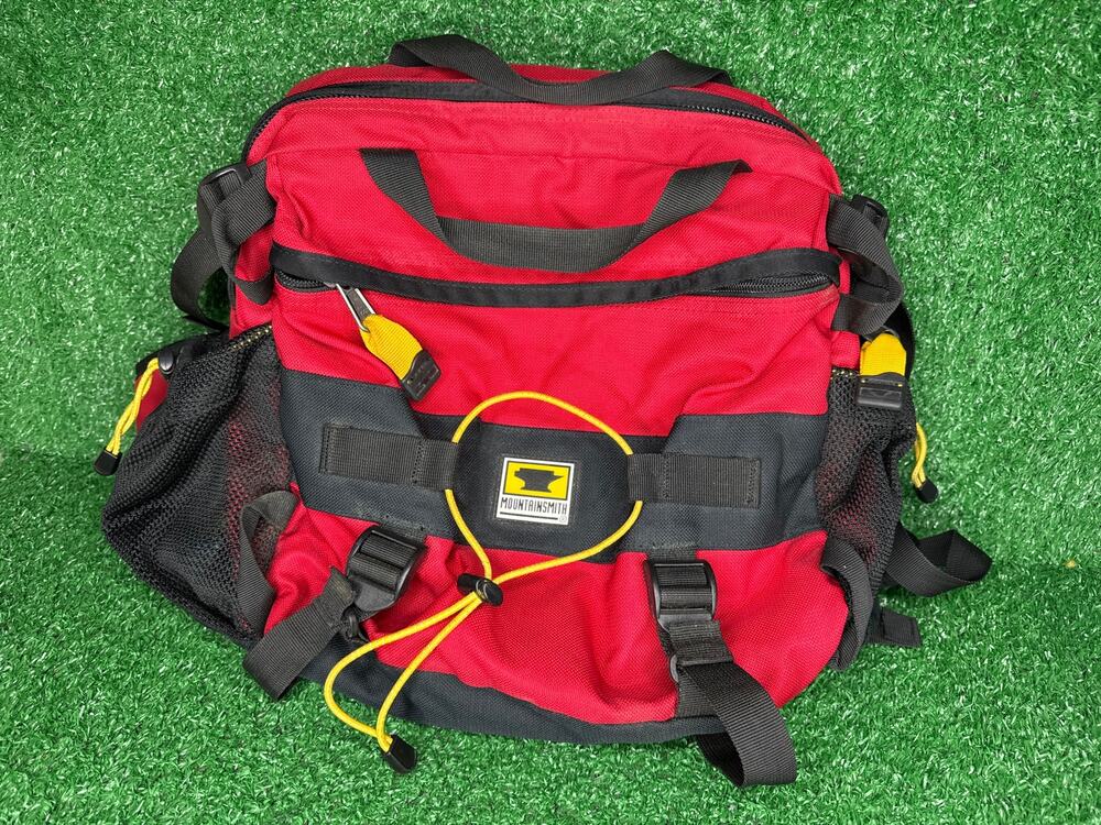 Mountainsmith Day Lumbar Pack With YKK Black and Red Adjustable Straps
